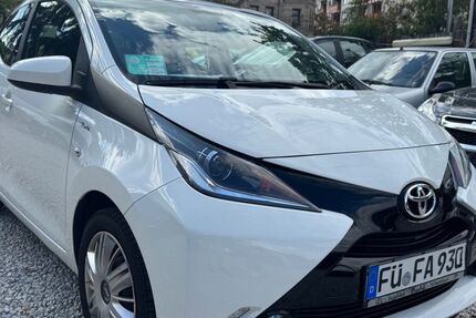 Toyota Aygo (X) 120.000 km 8.399 &euro; Fürth 90766