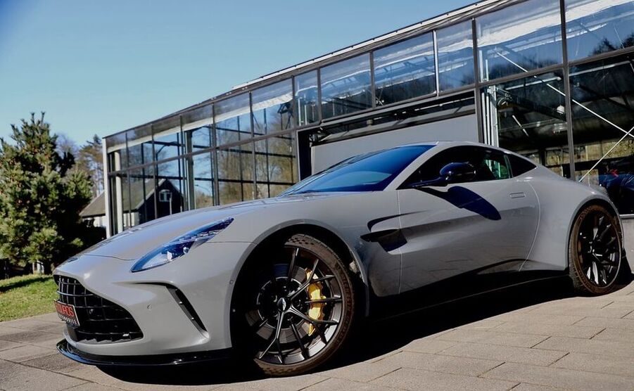 V8 Vantage