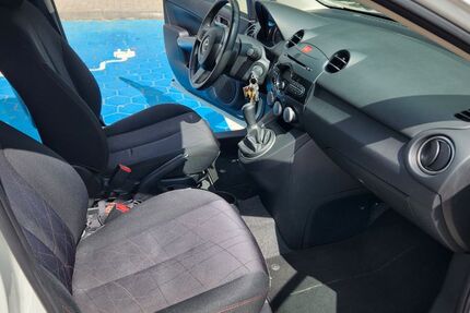 Mazda 2 98.000 km 5.200 &euro; Hamburg 21035