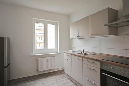 EINBAUKÜCHE und HERBSTAKTION zimmer