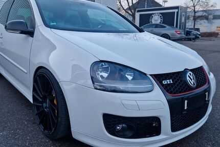 VW Golf 98.000 km 4.990 &euro; Augsburg 86167