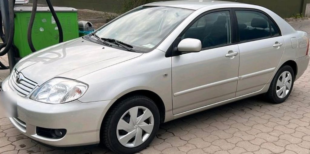 Toyota Corolla 83.000 km 6.299 &euro; Frankfurt am Main 65929