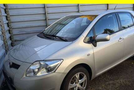 Toyota Auris 111.060 km 5.400 &euro; Lübeck 23556