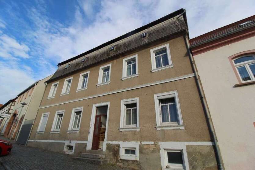 Haus zum Kaufen in Frohburg 128.000 € 217 m²
