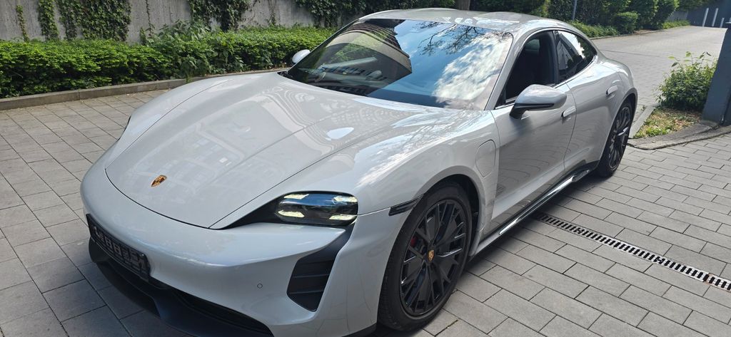 Porsche Taycan 19.700 km 74.999 &euro; München 80689