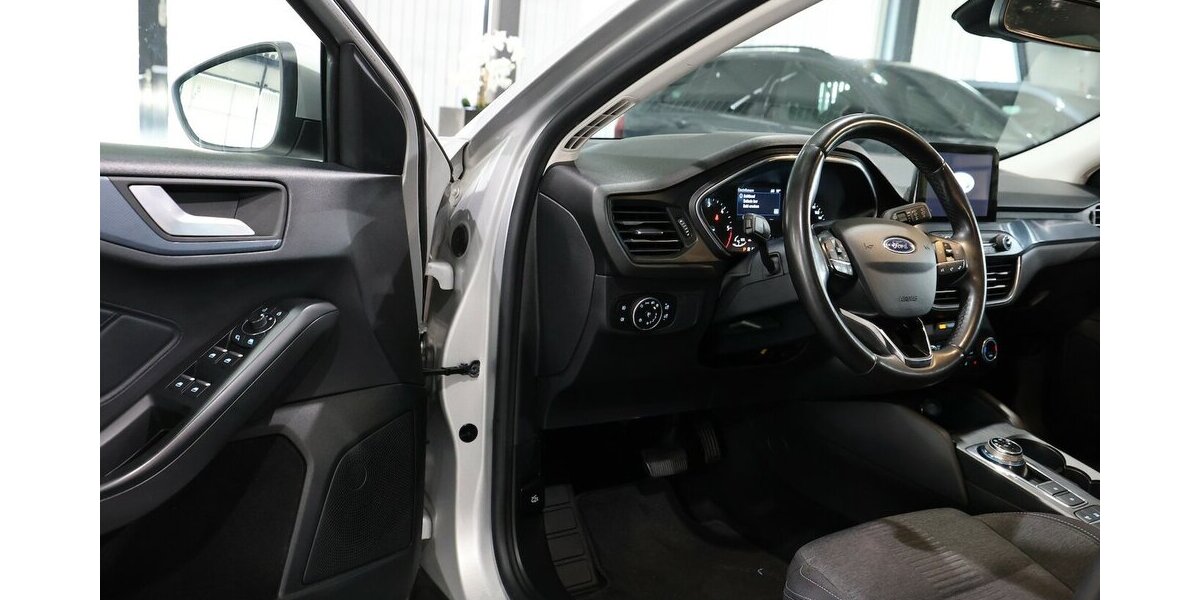 Ford Focus TUNIER 1.5 EB ACTIVE CROSS OVER / LED / 117.000 km 14.444 &euro; Hamm 59077