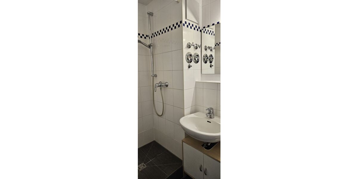 Provisionsfrei* (Von Privat) Charmante 4-Zimmer Wohnung mit Balkon sowie Außenstellplatz in Kirchheim bei München - Etagenwohnung Kirchheim bei München | Angebot:24356453