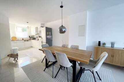 Haus zum Mieten in Wiesbaden 2.000 € 136 m²