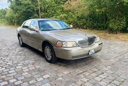 Lincoln Town Car 235.000 km 8.490 &euro; Leipzig 04157