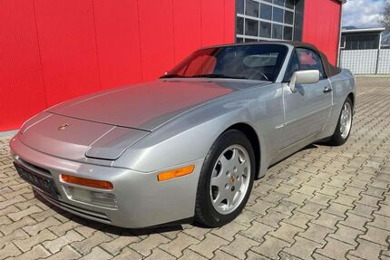 Porsche 944