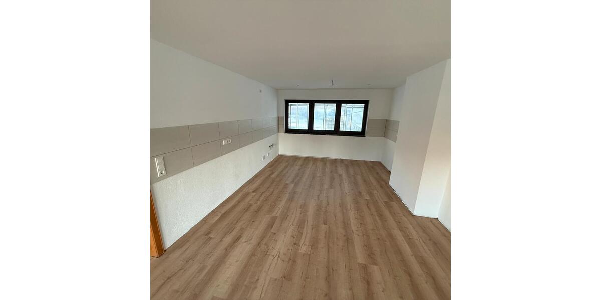 Erstbezug nach Kernsanierung: 4-Zimmer Ergeschosswohnung 4 zimmer