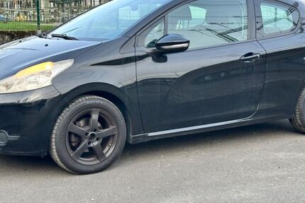 Peugeot 208 139.290 km 2.750 &euro; Siegen 57080