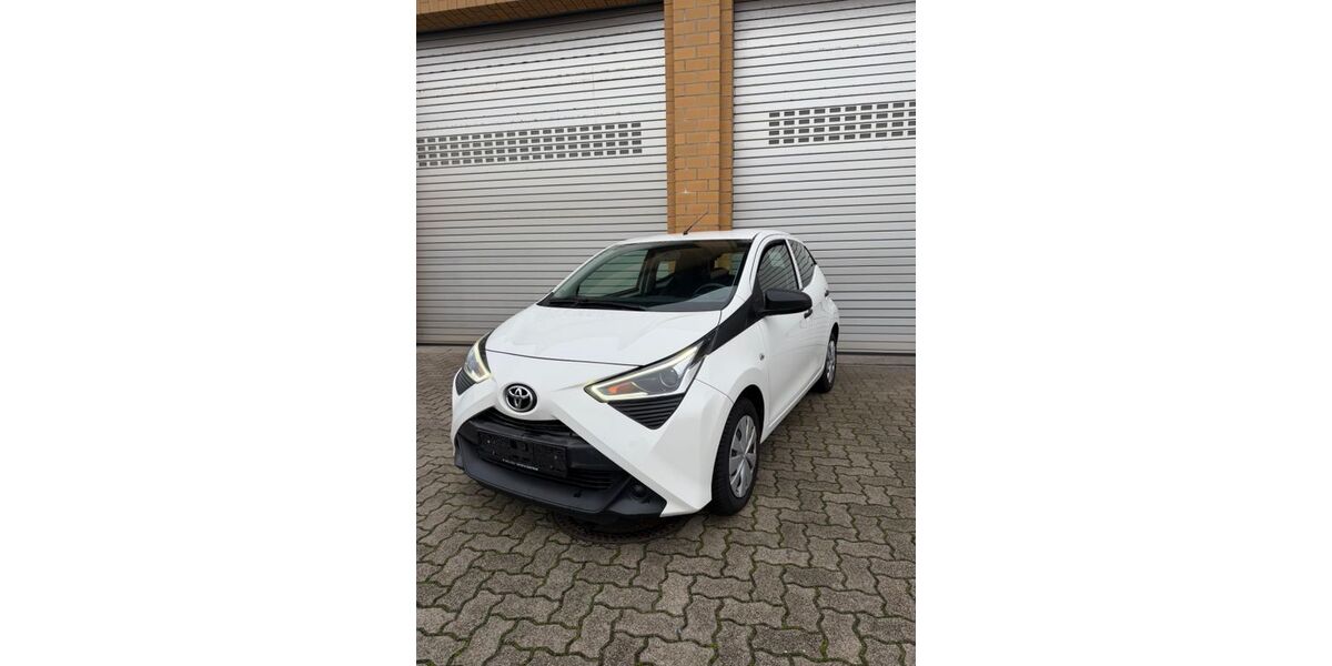 Toyota Aygo (X) 108.000 km 7.950 &euro; Stutensee 76297