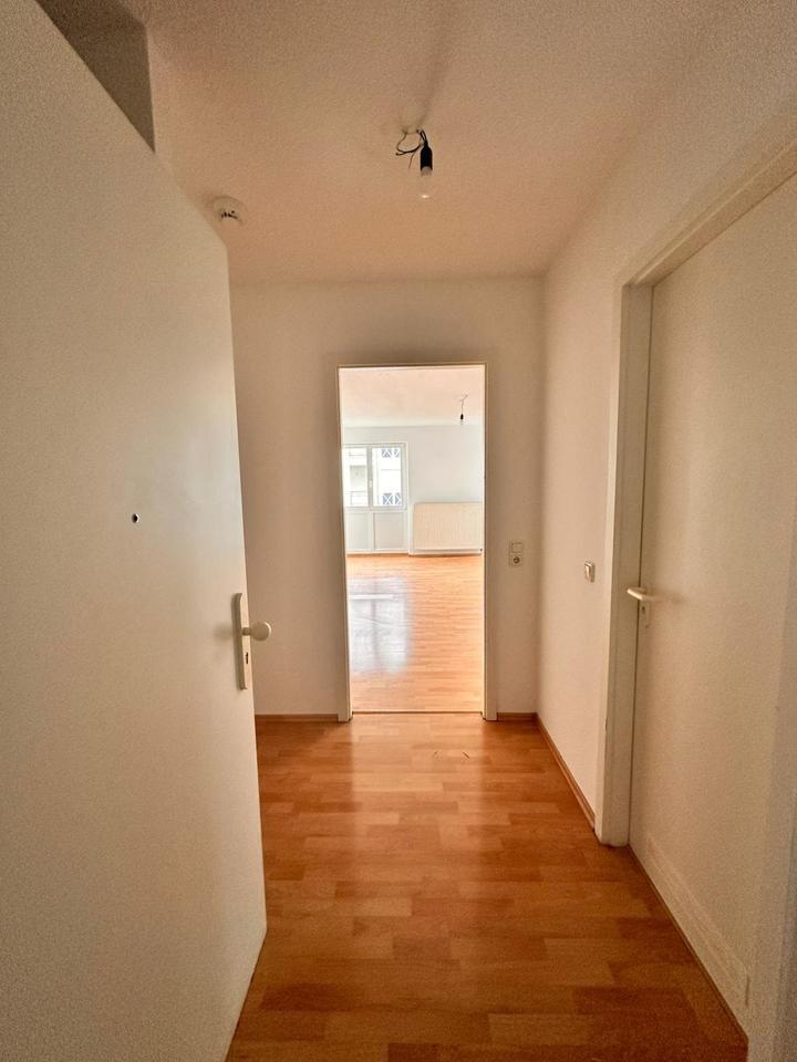 Hoppegarten: Charmante 2-Zimmer-Wohnung mit Balkon im 1. OG zimmer
