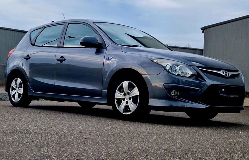 i30