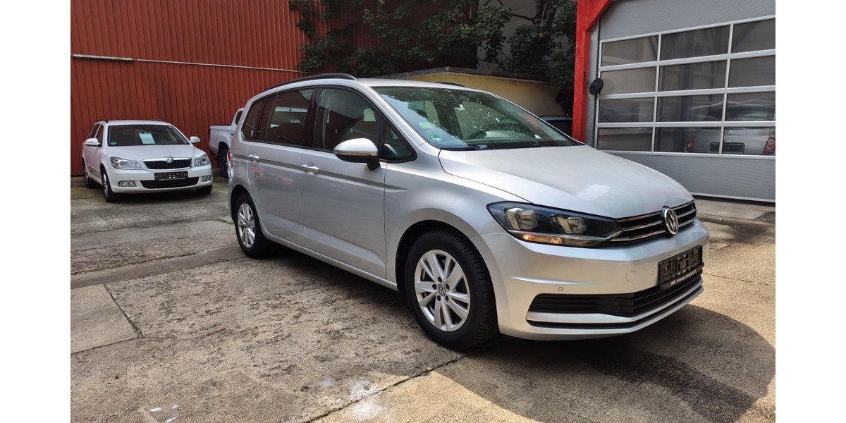 VW Touran Autom. Navi AHK 7 Sitze Comfortl. ACC BMT 72.050 km 21.800 &euro; Berlin 10247