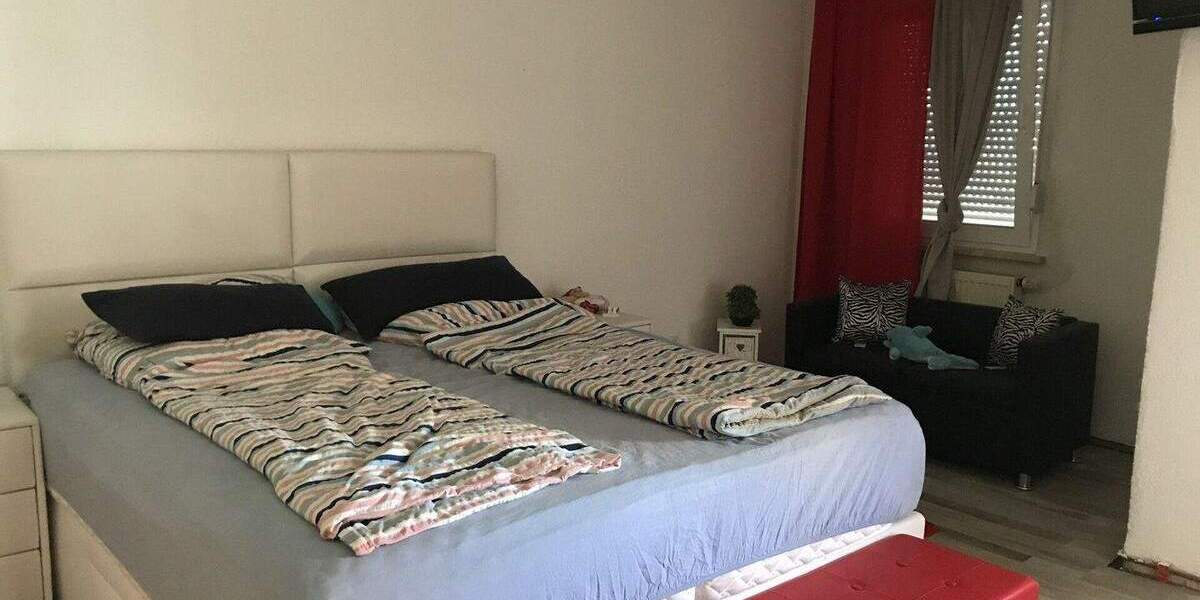 Doppelhaushälfte Uffenheim - 7 Zimmer, 182 m&sup2;, 275.000&euro; | Angebot:25777026