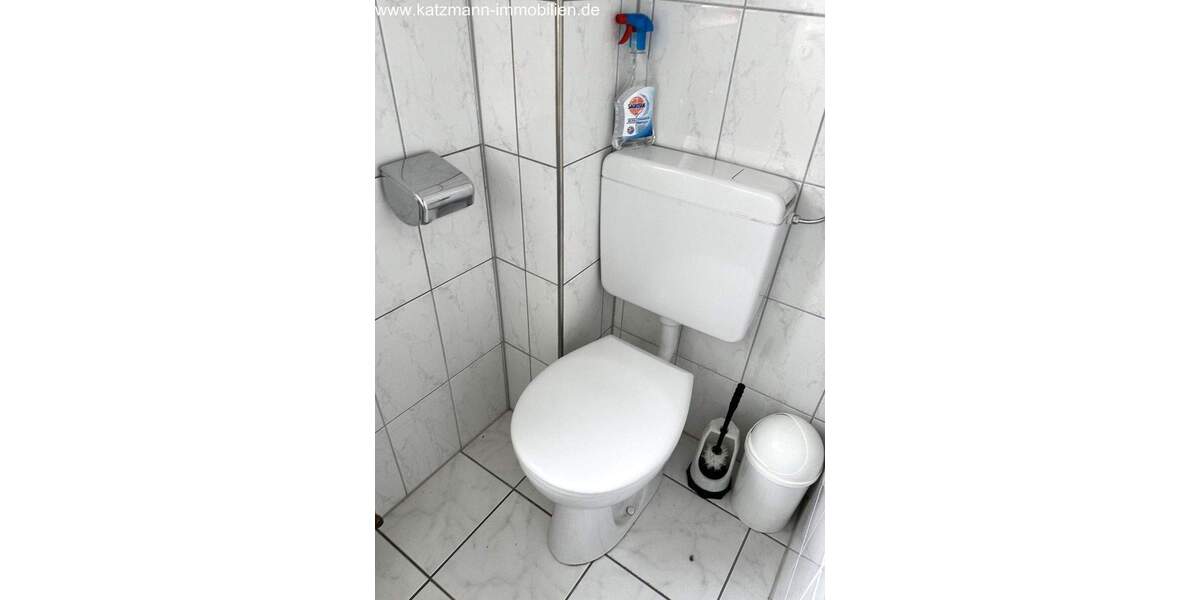 Wohn- und Geschäftshaus + Garagen + 1.186 m² großes Grundstück zu verkaufen 1 zimmer