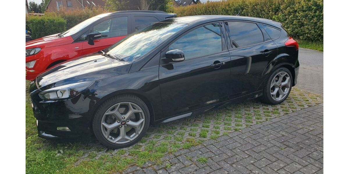 Ford Focus 54.400 km 17.650 &euro; Ennigerloh 59320