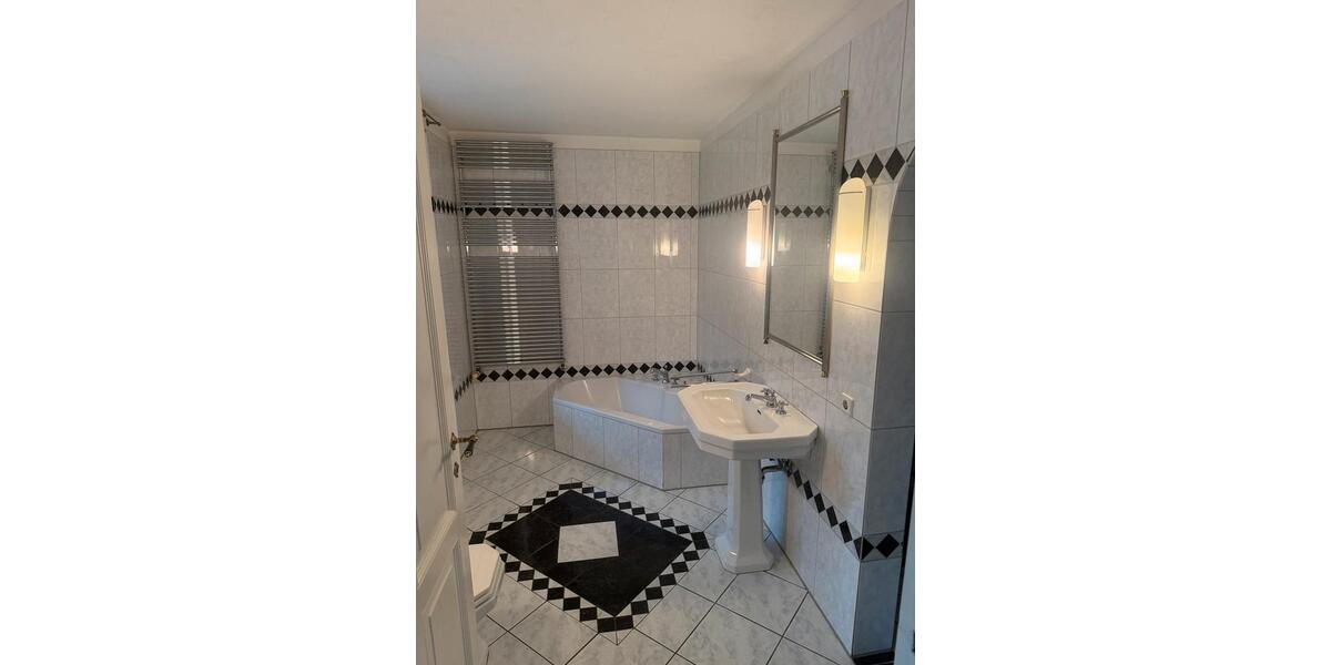 Erdgeschoßwohnung Bremen Östliche Vorstadt - 4 Zimmer, 150 m&sup2;, 1.790&euro; | Angebot:26326381
