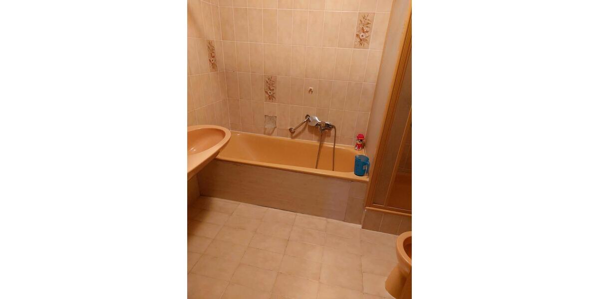 Etagenwohnung Gunzenhausen - 3 Zimmer, 87 m&sup2;, 180.000&euro; | Angebot:25712880
