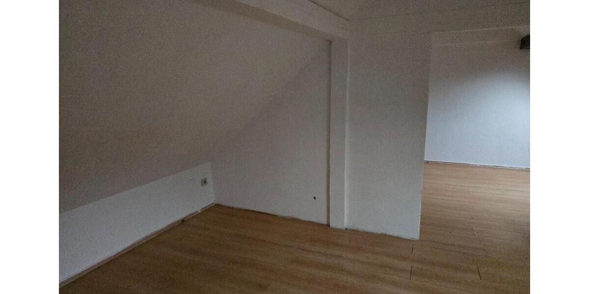 Dachgeschoßwohnung Saarbrücken Neue Bremm - 3 Zimmer, 92 m&sup2;, 1.050&euro; | Angebot:25637813