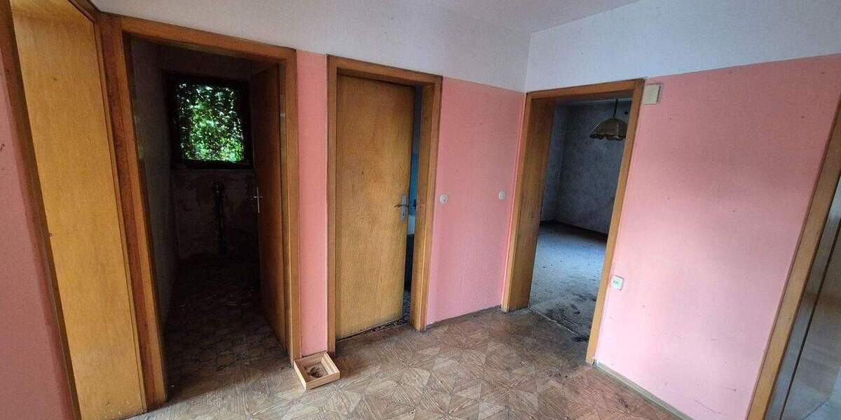 Einfamilienhaus Burkardroth Wollbach - 7 Zimmer, 140 m&sup2;, 99.000&euro; | Angebot:24276950