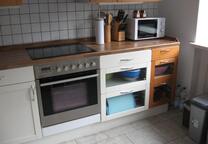 2 Zimmer Wohnung an Poilzeistudetenin