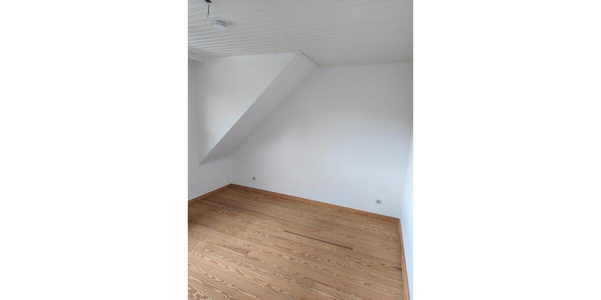 Dachgeschoßwohnung Neuss Holzheim - 3 Zimmer, 75 m&sup2;, 850&euro; | Angebot:25942582