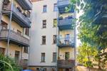 Bezugsfreie 2RW mit EBK und Balkon | Beste Lage und Denkmalschutz! | Hochparterre | Parkett