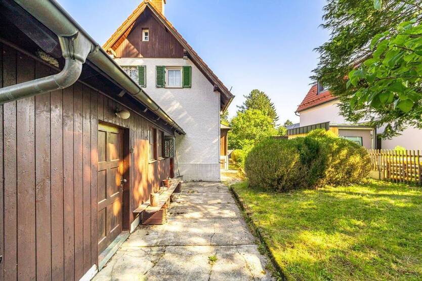 mit Bauvorbescheid- großes Grundstück mit EFH zur Wohntraumgestaltung - Neubau oder Kernsanierung