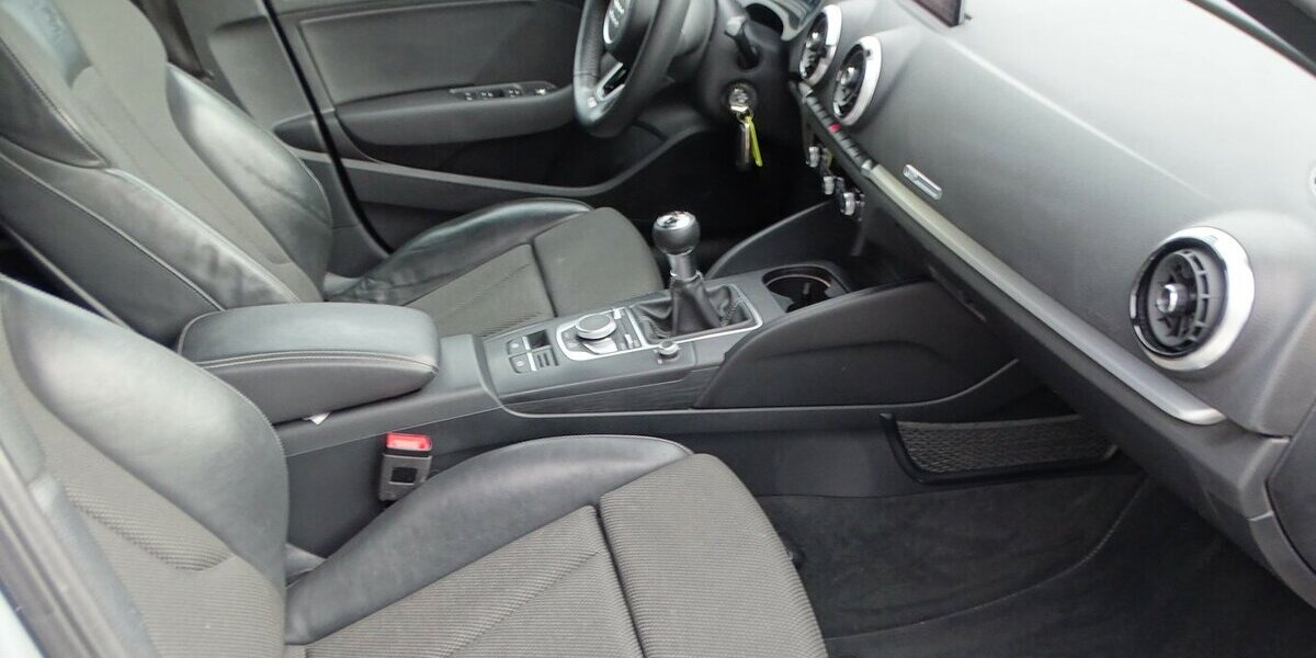 Audi A3 35 2,0l TDI S-Line Paket, Navi, Klimaauto., PDC 123.848 km 15.490 &euro; Rodgau 63110