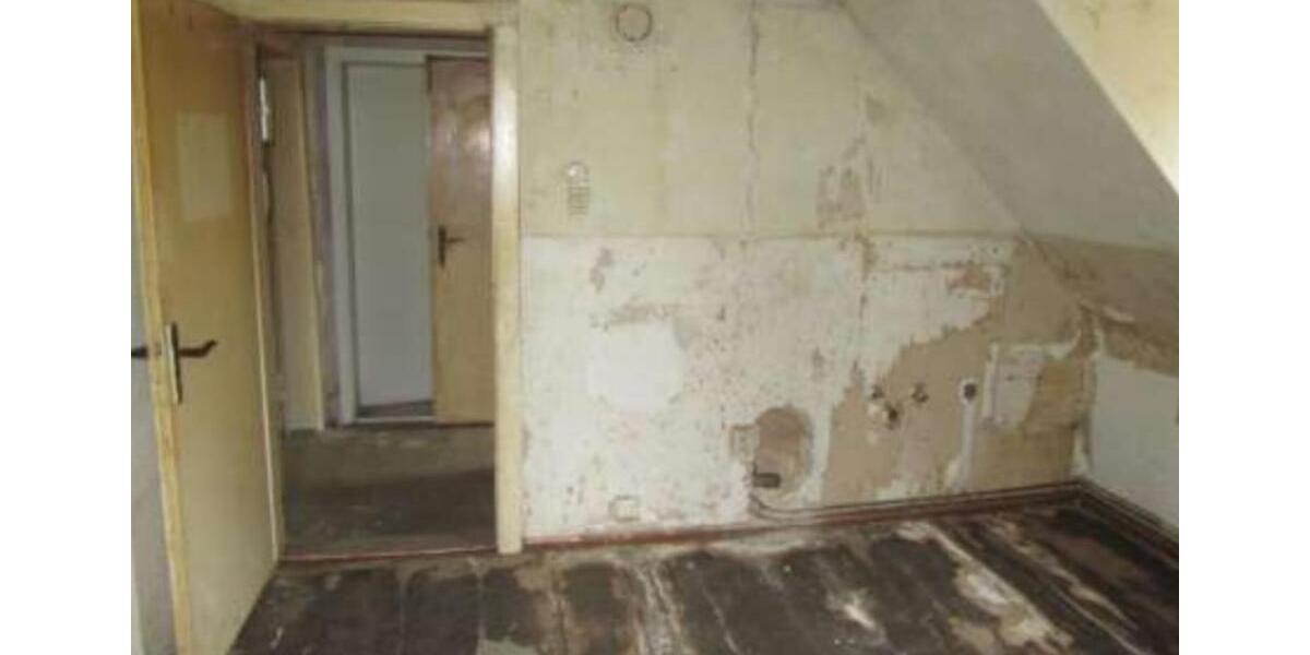 3-Zimmer-ETW (2. OG) in Reppichau bei Köthen mit Sanierungsbedarf 3 zimmer