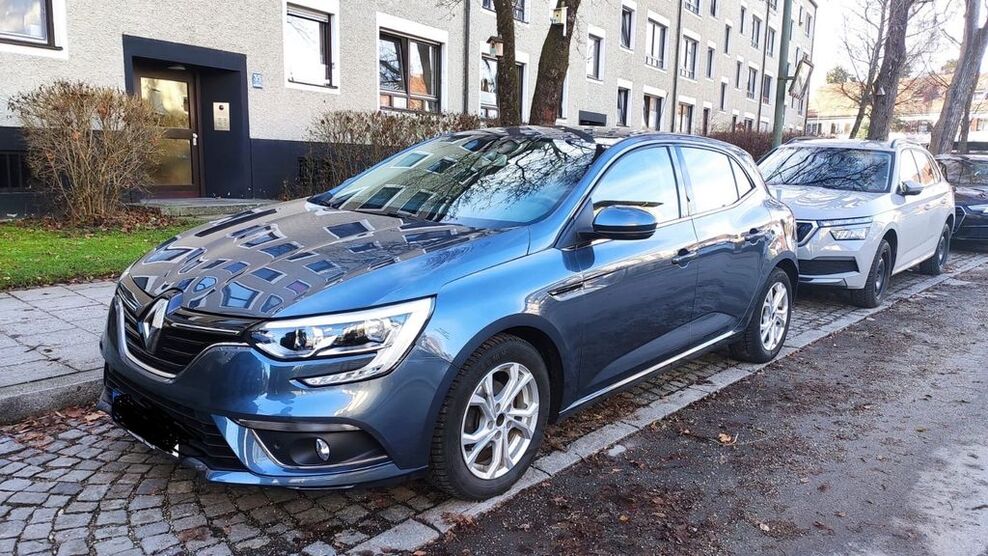 Renault Megane 112.000 km 7.900 € München 81677