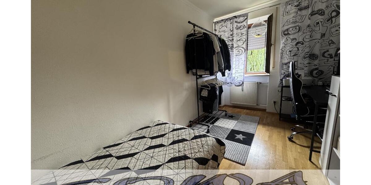 Mehrfamilienhaus mit 5 Wohneinheiten, zwei Garagen und Garten in zentraler Lage in Neuburg - Ein Objekt von Ihrem Immobilienpartner SOWA Immobilien und Finanzen - Mehrfamilienhaus, Wohnhaus Neuburg an der Donau | Angebot:26299735