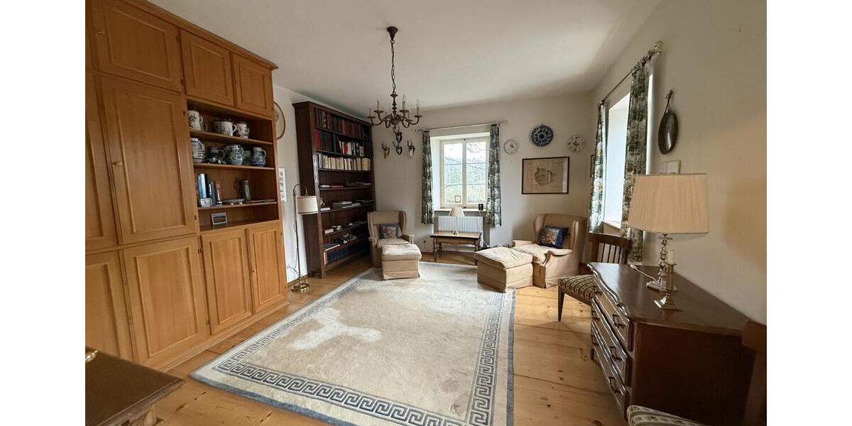 Einfamilienhaus Sinsheim - 9 Zimmer, 390 m&sup2;, 3.500&euro; | Angebot:25804568