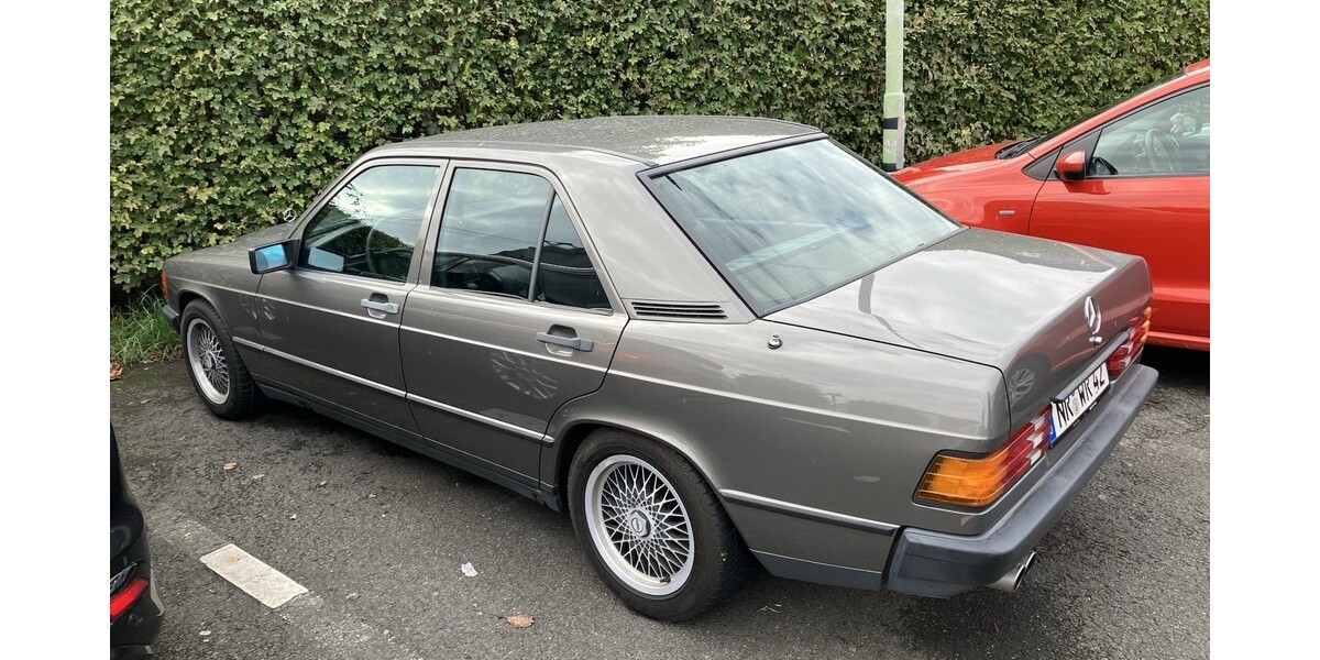 Mercedes-Benz 190 144.000 km 6.500 &euro; Unkel 53572