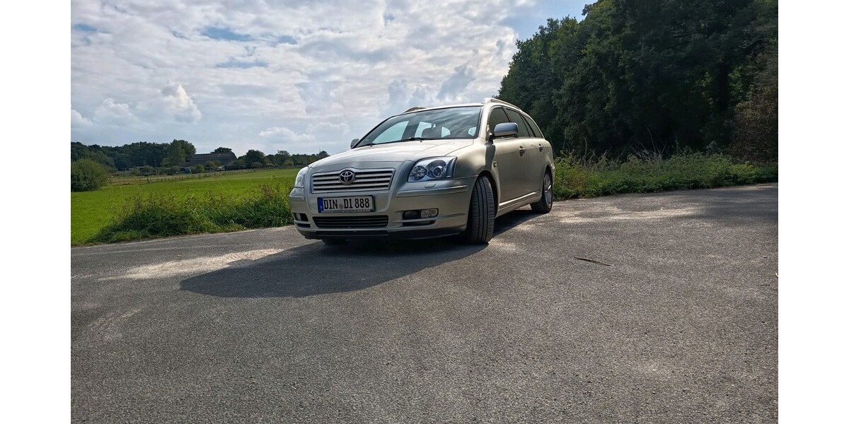 Toyota Avensis 215.000 km 7.000 € Dinslaken 46535