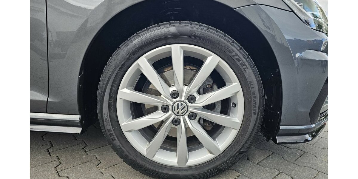 VW Golf 1.5 TSI R-Line NAVI ACC LED ALCANTARA 102.800 km 17.990 &euro; Löhne 32584