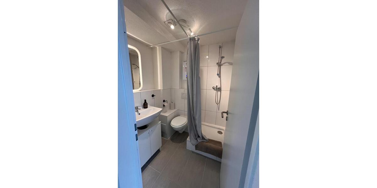 Dachgeschoßwohnung Krefeld Cracau - 1 Zimmer, 36 m&sup2;, 475&euro; | Angebot:25613643