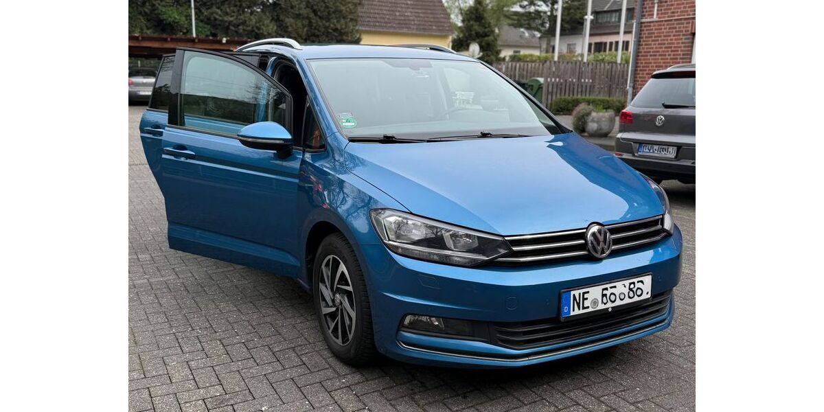 VW Touran 216.042 km 11.900 &euro; Köln 50672