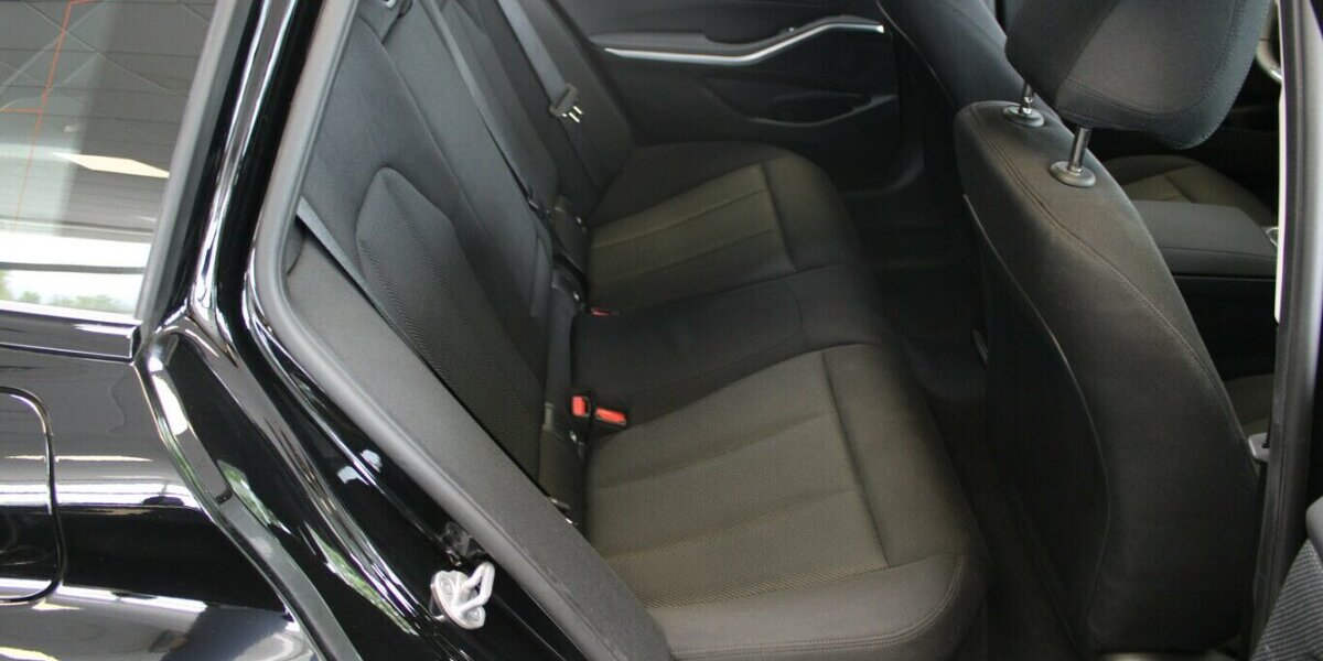 BMW 318 318i Touring Aut. 14.450 km 28.980 &euro; Euskirchen 53881