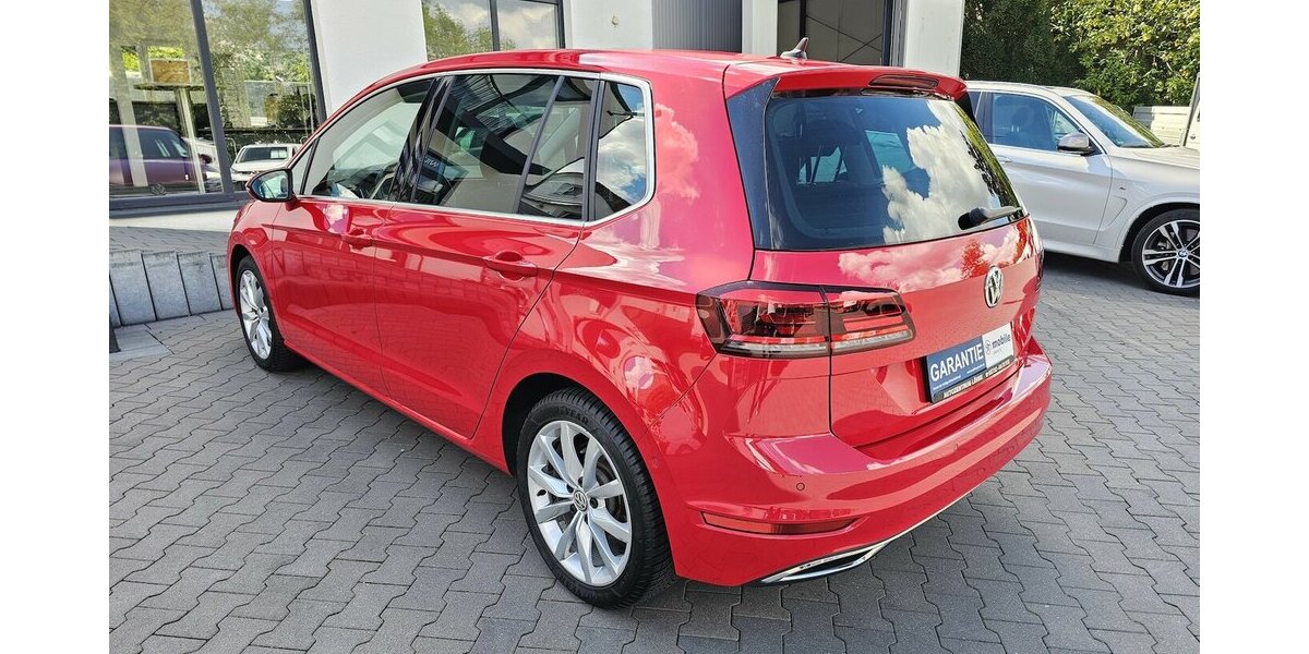 VW Golf Sportsvan 1.5 TSI Highline NAVI LED AHK ACC 128.150 km 15.990 &euro; Löhne 32584