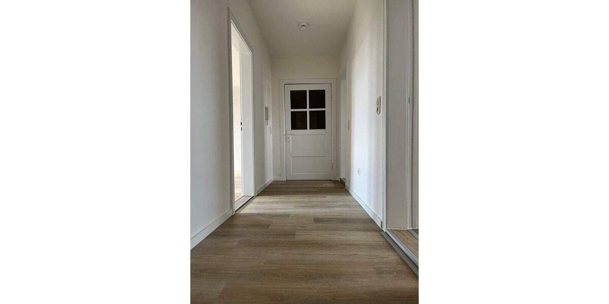 Lichtdurchflutete Dachgeschosswohnung mit Heidensee-Blick und neuer Einbauküche in 19055 Schwerin 3 zimmer