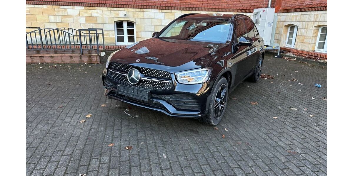 Mercedes-Benz GLC 300 60.999 km 37.999 &euro; Radeburg 01471
