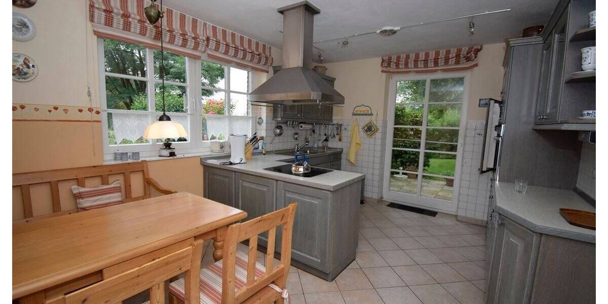 Traumhaus unter Reet! Repräsentatives Wohnhaus in Top Lage der Wingst zu vermieten. 6 zimmer