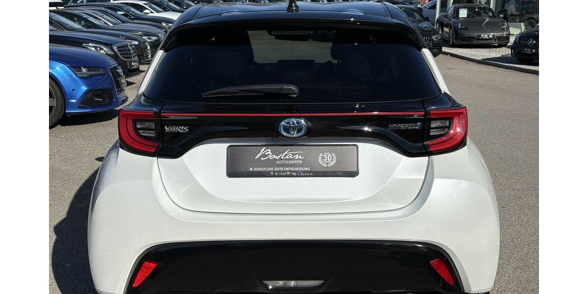 Toyota Yaris 1.5 Hybrid Black&White DAB/KAMERA/1.HAND 29.792 km 19.900 &euro; Villingen-Schwenningen 78054