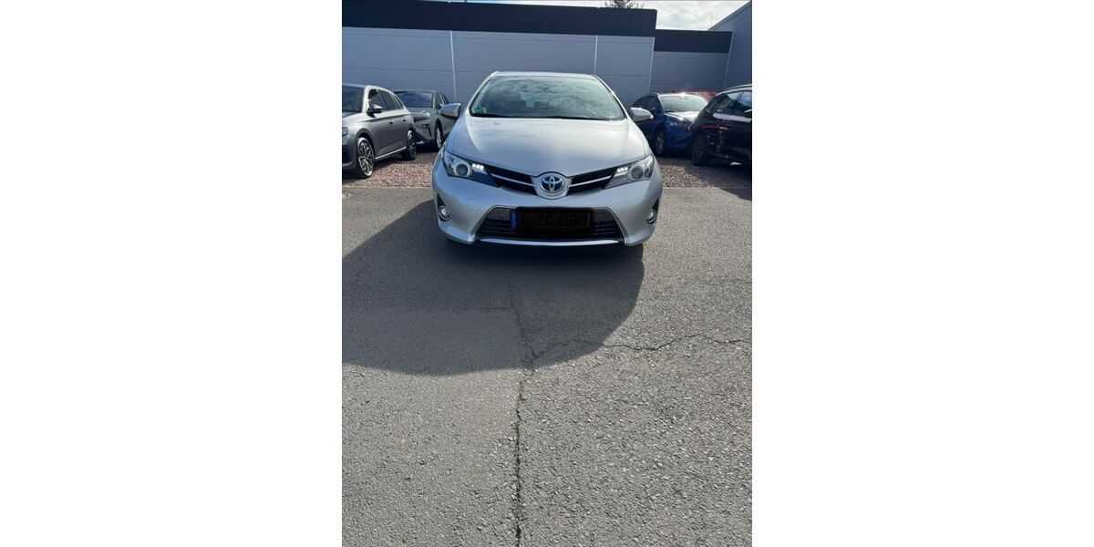 Toyota Auris 29.900 km 13.200 &euro; Groitzsch 04539