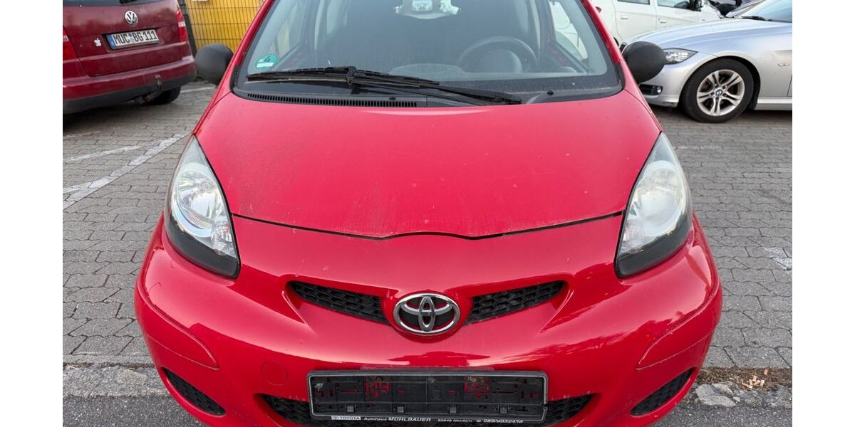 Toyota Aygo (X) 124.000 km 2.500 &euro; Garching bei München 85748