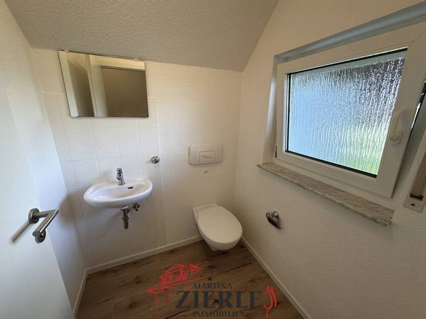 Gelegenheit, ab 01.10 frei! Schöne helle DG-Wohnung mit Balkon, Einbauküche und TG-Stellplatz! 2 zimmer
